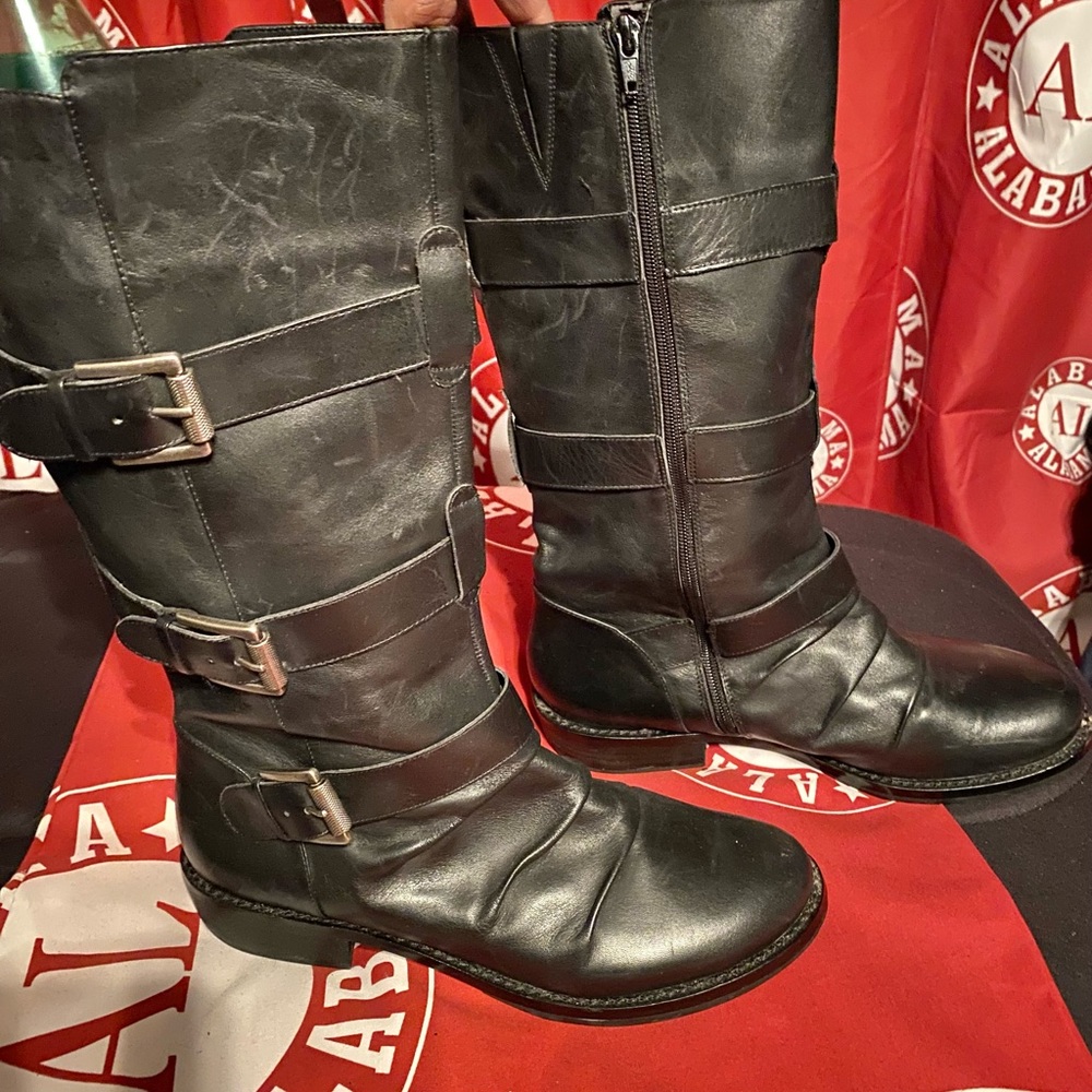 Women BCBGENERATION Boots size 10B. Leather Upper, Cloth lining, Preowned good